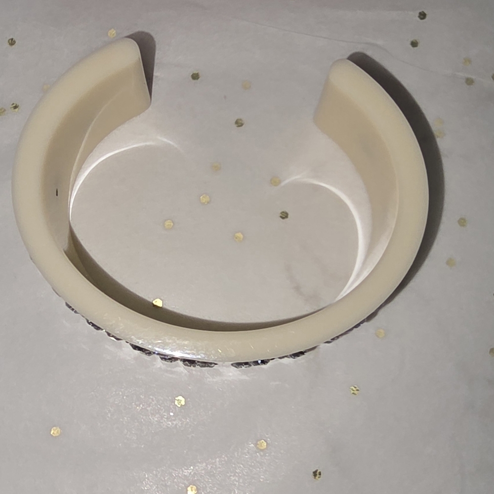 Authentic!! GUCCI "DEADSTOCK" IVORY Cuff Bracelet with Silver Rhinestones - Picture 2 of 16